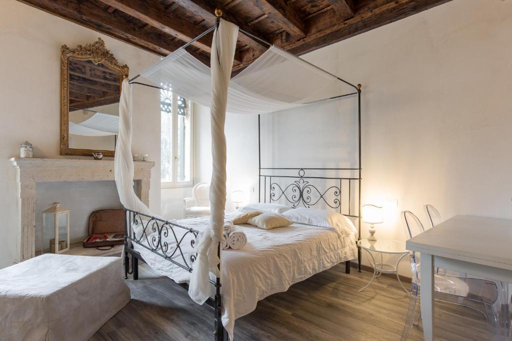 Domus Amantium room 3